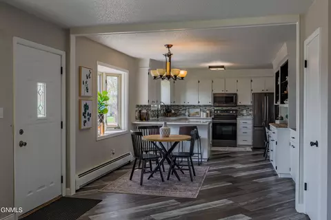 302 2nd St NE, Mandan, ND 58554 photo 4