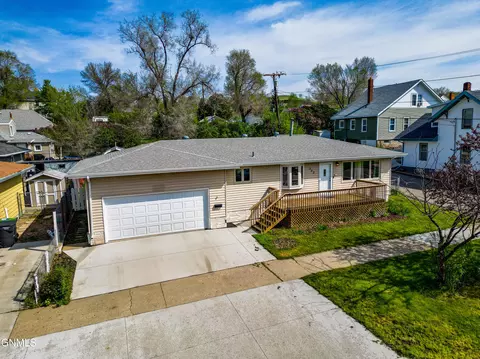 302 2nd St NE, Mandan, ND 58554