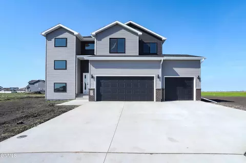 6759 28th St S, Fargo, ND 58104