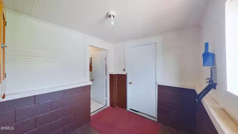 Entry Way - 224 Cedar Ave, Linton, ND 58552 photo 2 of 2