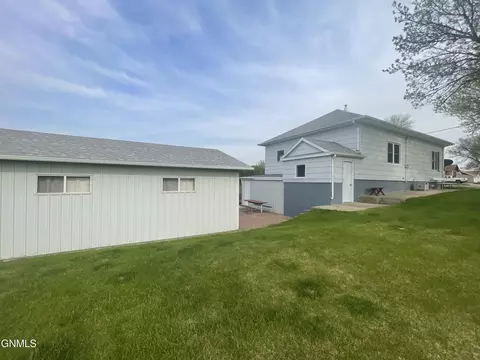 Exterior - 224 Cedar Ave, Linton, ND 58552 photo 4 of 5