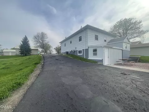 Exterior - 224 Cedar Ave, Linton, ND 58552 photo 3 of 5
