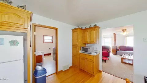 Entry Way - 224 Cedar Ave, Linton, ND 58552 photo 1 of 2
