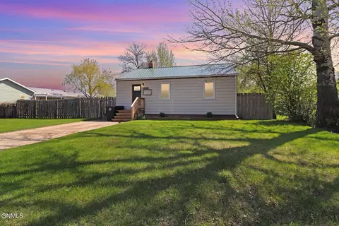 116 Winther St, Ray, ND 58849