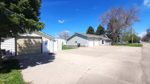 502 2nd St SW, Steele, ND 58482 photo 4