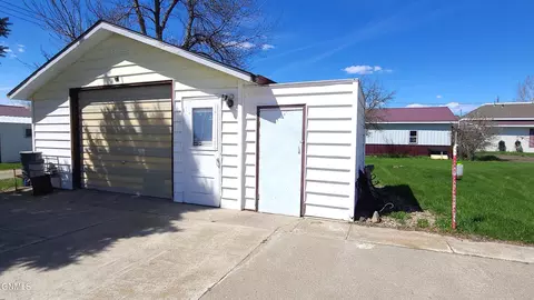502 2nd St SW, Steele, ND 58482 photo 5
