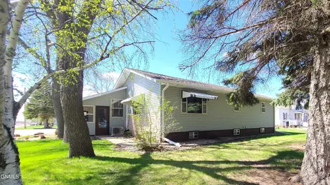 502 2nd St SW, Steele, ND 58482 photo 3