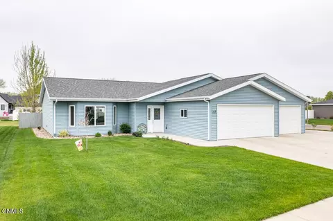 410 Boston Pl, Bismarck, ND 58504