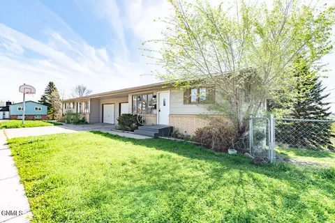 623627 N 29th St, Bismarck, ND 58501