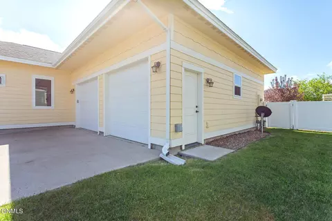 2801 25th St W, Williston, ND 58801 photo 6