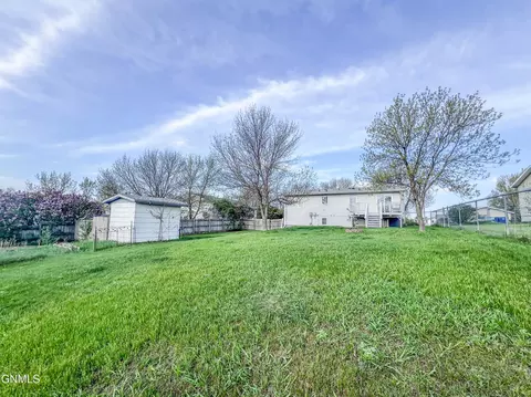104 Coyote Rd, Mandan, ND 58554 photo 26