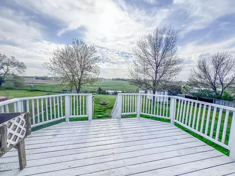 104 Coyote Rd, Mandan, ND 58554 photo 23