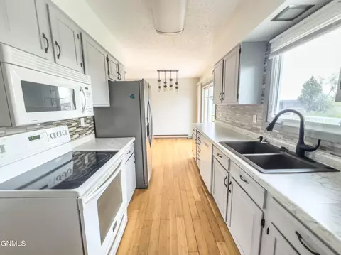 104 Coyote Rd, Mandan, ND 58554 photo 7