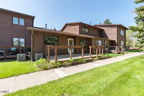 2905 Winnipeg Dr, Bismarck, ND 58503