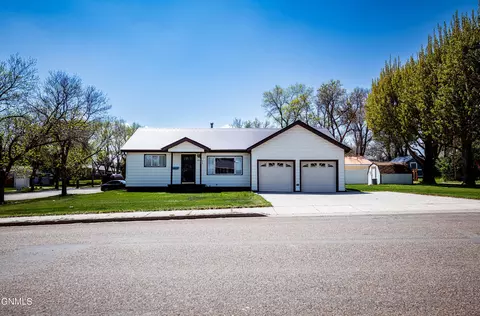 405 5th Ave NE, Watford City, ND 58854