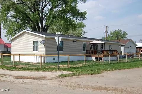 115 1st Ave N, Savage, MT 59262