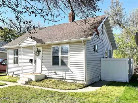 610 5th Ave NW, Minot, ND 58703