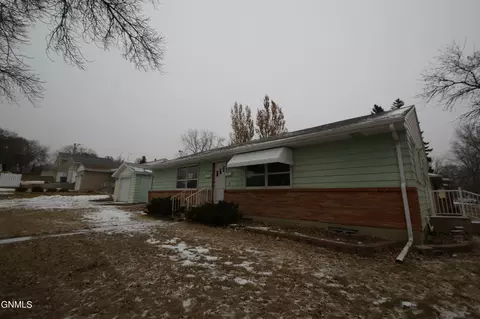 1601 N 13th St, Bismarck, ND 58501