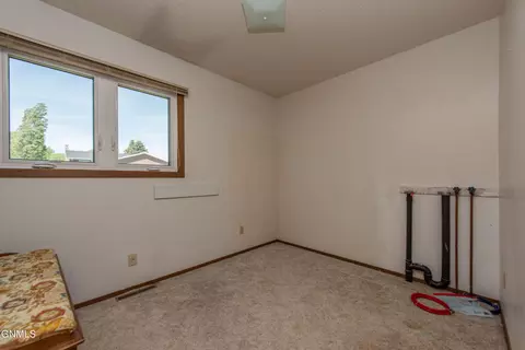 142 Haugen Dr NW, Killdeer, ND 58640 photo 23