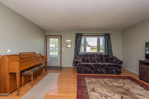 142 Haugen Dr NW, Killdeer, ND 58640 photo 7