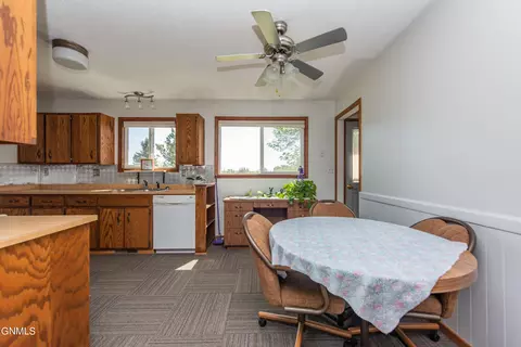 142 Haugen Dr NW, Killdeer, ND 58640 photo 10