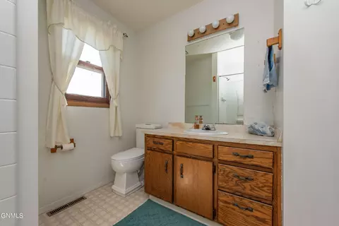 142 Haugen Dr NW, Killdeer, ND 58640 photo 21