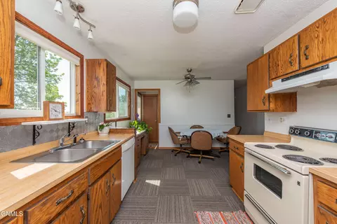142 Haugen Dr NW, Killdeer, ND 58640 photo 14