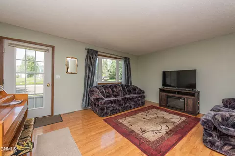 142 Haugen Dr NW, Killdeer, ND 58640 photo 6