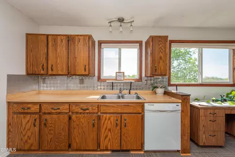 142 Haugen Dr NW, Killdeer, ND 58640 photo 13