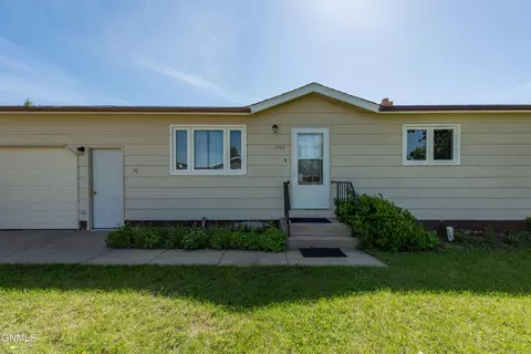 142 Haugen Dr NW, Killdeer, ND 58640 photo 3