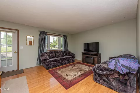 142 Haugen Dr NW, Killdeer, ND 58640 photo 17
