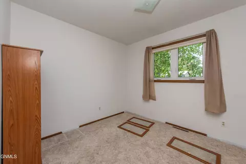 142 Haugen Dr NW, Killdeer, ND 58640 photo 27