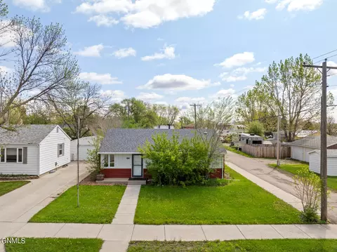 414 12th Ave W, Williston, ND 58801 photo 2