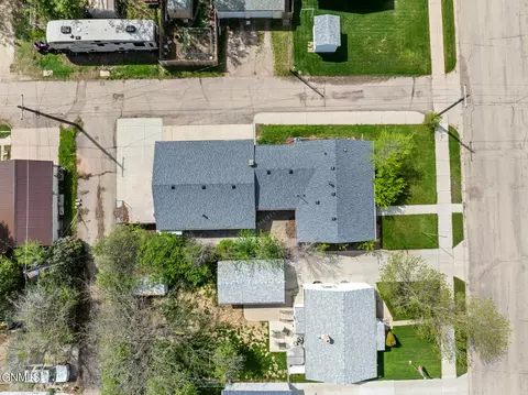 414 12th Ave W, Williston, ND 58801 photo 34