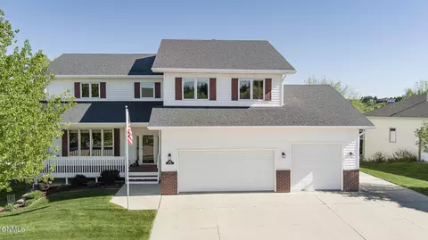820 Cody Dr, Bismarck, ND 58503