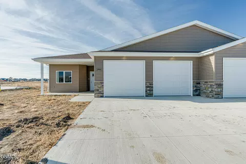 2902 Peach Tree Dr, Bismarck, ND 58504