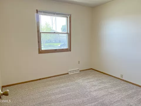 Bedroom - 3434 Breen Dr, Bismarck, ND 58501 photo 9 of 13
