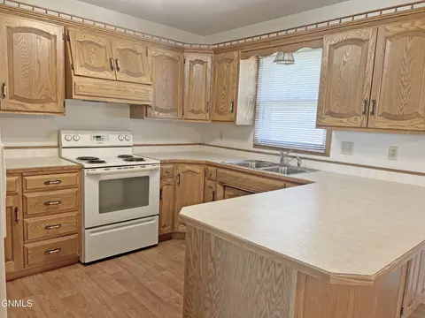Kitchen - 3434 Breen Dr, Bismarck, ND 58501 photo 4 of 4
