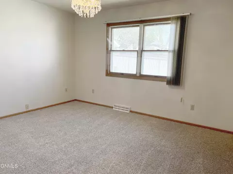 Bedroom - 3434 Breen Dr, Bismarck, ND 58501 photo 6 of 13