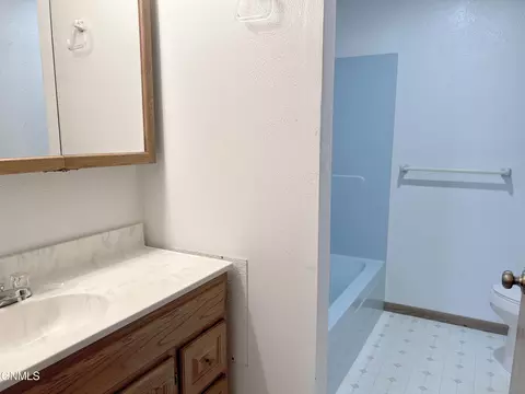 Bath - 3434 Breen Dr, Bismarck, ND 58501 photo 2 of 3