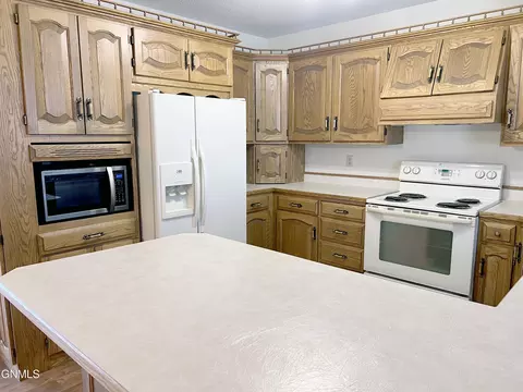 Kitchen - 3434 Breen Dr, Bismarck, ND 58501 photo 3 of 4