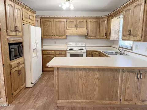 Kitchen - 3434 Breen Dr, Bismarck, ND 58501 photo 2 of 4