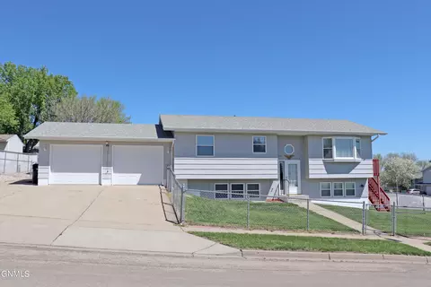 3434 Breen Dr, Bismarck, ND 58501