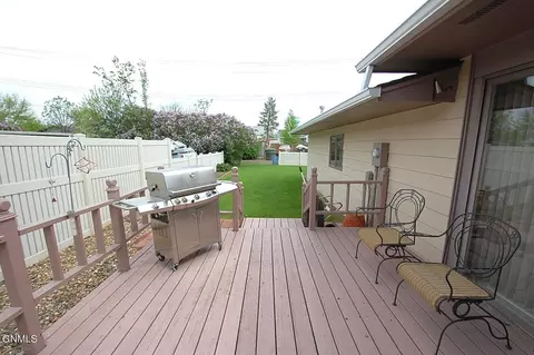 Exterior - 221 5th Ave SE, Sidney, MT 59270 photo 3 of 4