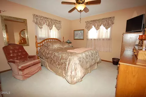 Bedroom - 221 5th Ave SE, Sidney, MT 59270 photo 2 of 2