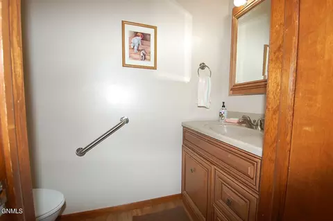 Bath - 221 5th Ave SE, Sidney, MT 59270 photo 2 of 2