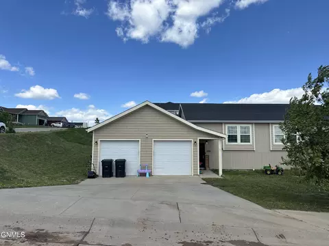 202 25th Ave NE, Watford City, ND 58854
