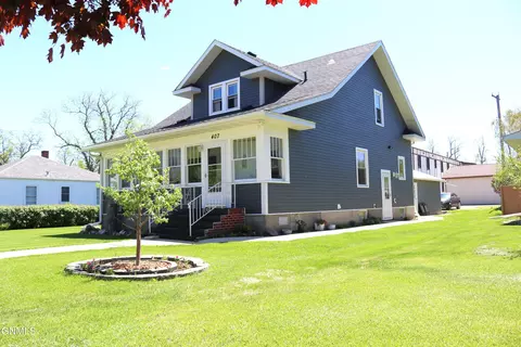 407 5th Ave, Edgeley, ND 58433