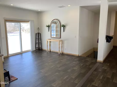 400 5th St N, Wilton, ND 58579 photo 7