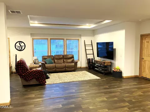 400 5th St N, Wilton, ND 58579 photo 4